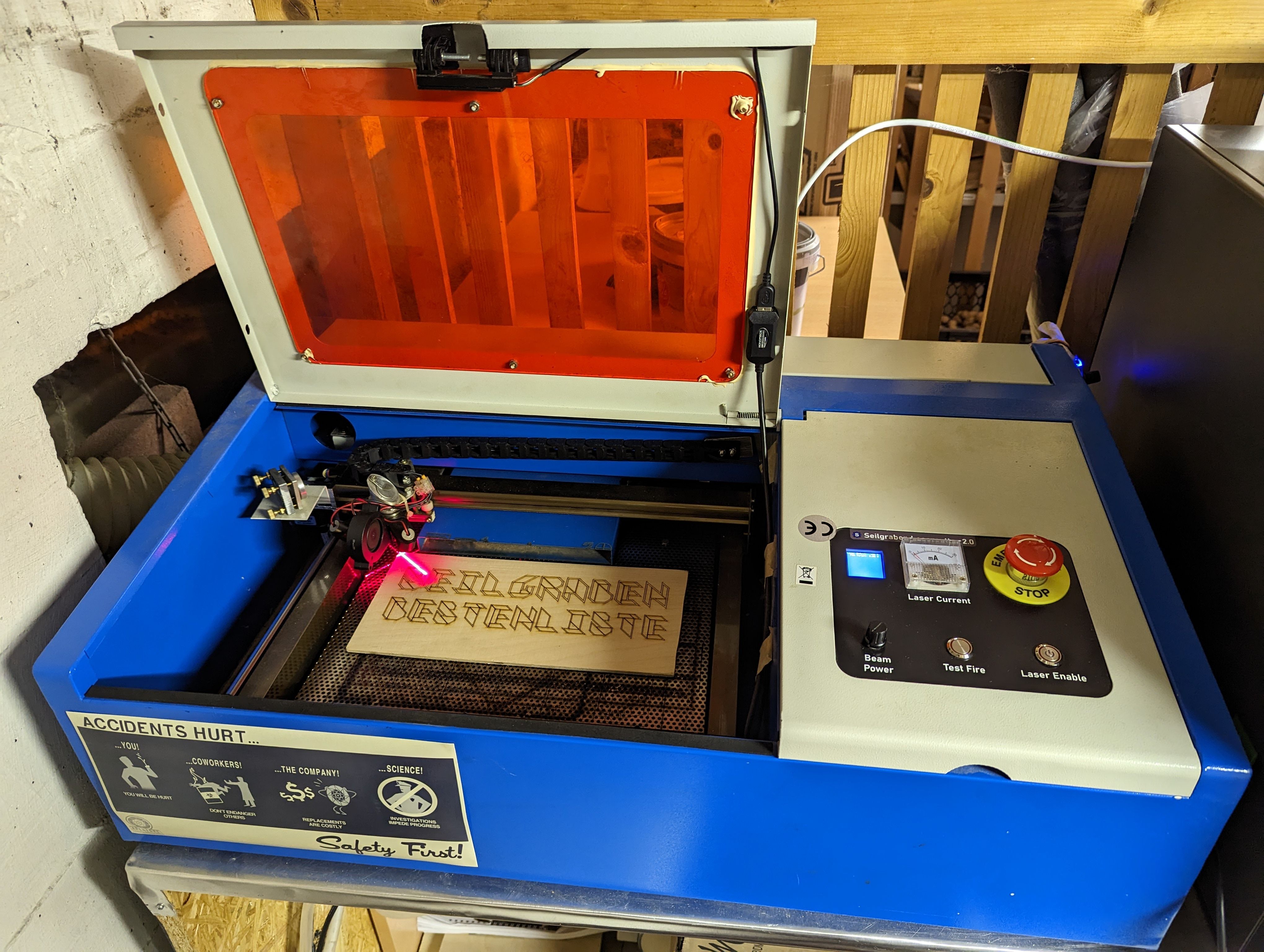 Lasercutter 2.0 with the new front panel
